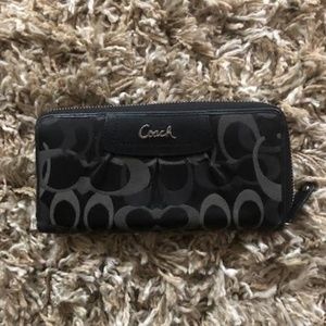 Accordion Zip Wallet In Signature Coach Jacquard